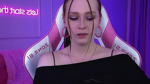 AgataFoxley online show from August 2026 06:15:02 PM