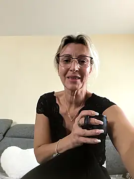 laura1076 online show from September 2025 10:54:02 AM