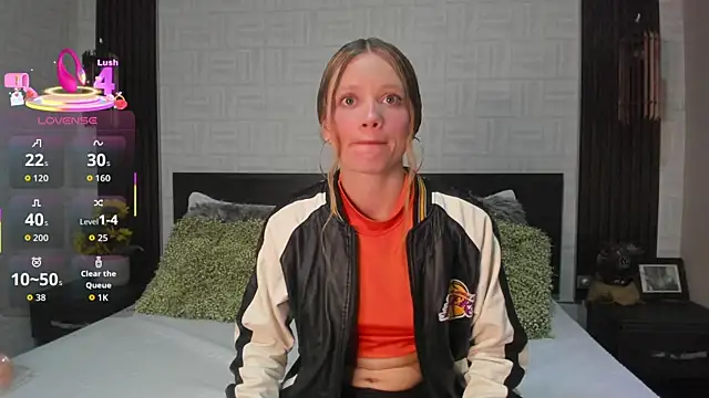 Brianna Bondd online show from October 2025 03:01:01 PM