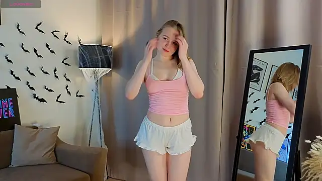 VinnieSerrano online show from November 2025 01:04:02 PM