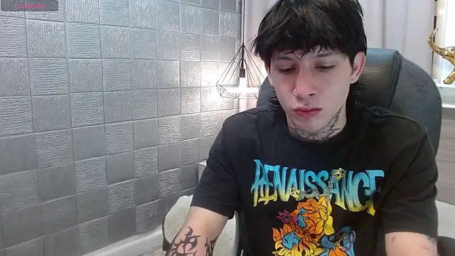 Snapshot of Iantwink18 chatting on November 2025 03:18:02 AM Iantwink18 online show from November 2025 03:18:02 AM