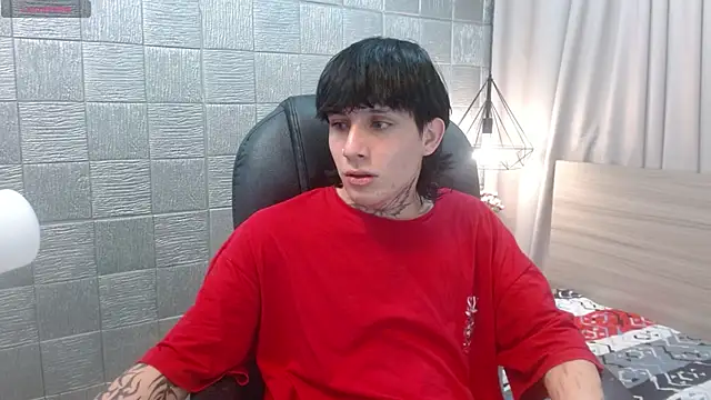 Snapshot of Iantwink18 chatting on November 2025 07:25:02 PM Iantwink18 online show from November 2025 07:25:02 PM