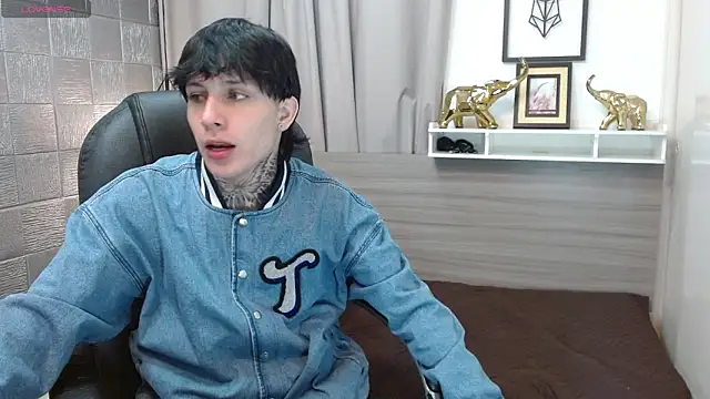 Iantwink18 online show from February 2026 08:33:02 PM