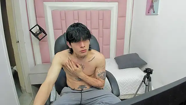 Iantwink18 online show from October 2025 08:37:02 AM