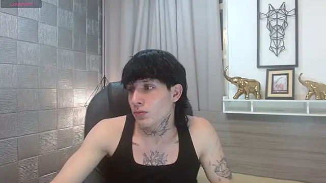 Snapshot of Iantwink18 chatting on November 2025 07:45:02 AM Iantwink18 online show from November 2025 07:45:02 AM