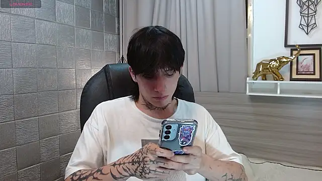 Snapshot of Iantwink18 chatting on December 2025 03:34:02 AM Iantwink18 online show from December 2025 03:34:02 AM