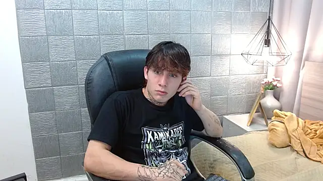 Iantwink18 online show from September 2025 08:24:02 PM
