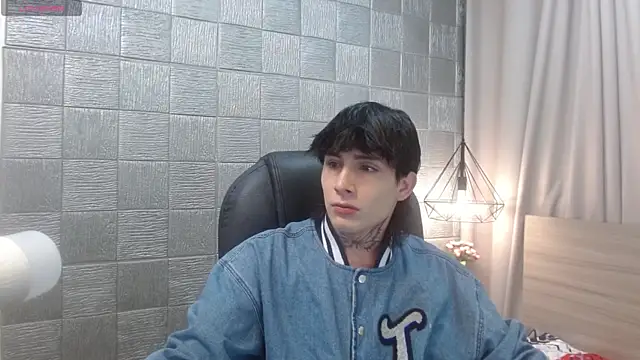 Snapshot of Iantwink18 chatting on November 2025 09:59:01 PM Iantwink18 online show from November 2025 09:59:01 PM