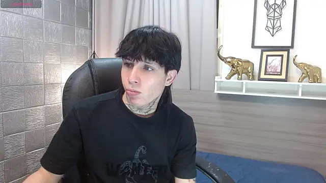 Snapshot of Iantwink18 chatting on November 2025 05:39:01 PM Iantwink18 online show from November 2025 05:39:01 PM