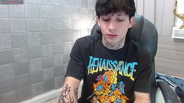 Snapshot of Iantwink18 chatting on November 2025 03:23:01 PM Iantwink18 online show from November 2025 03:23:01 PM