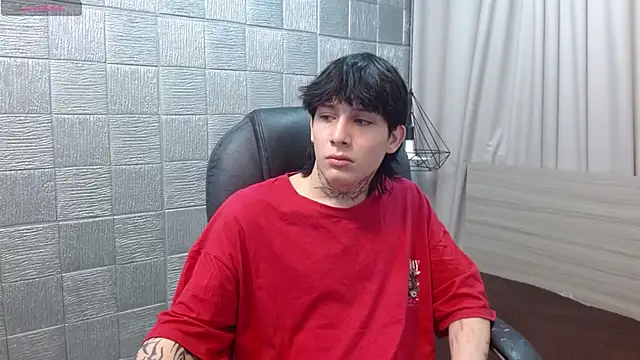 Snapshot of Iantwink18 chatting on December 2025 01:06:02 AM Iantwink18 online show from December 2025 01:06:02 AM