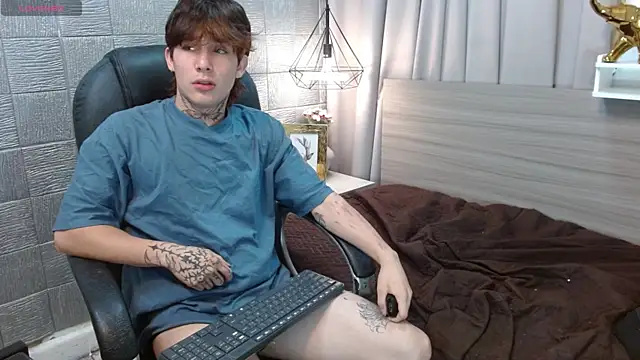 Iantwink18 online show from September 2025 12:23:01 PM