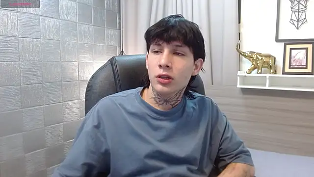 Snapshot of Iantwink18 chatting on November 2025 03:32:02 AM Iantwink18 online show from November 2025 03:32:02 AM