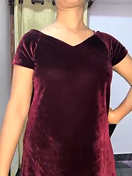 Family02 online show from February 2026 05:00:02 PM