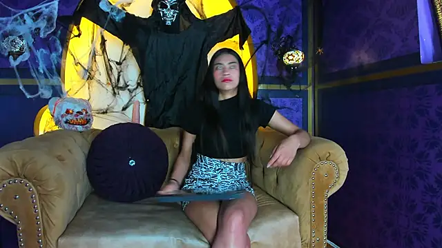 Emily Mitchell online show from October 2025 11:45:02 AM