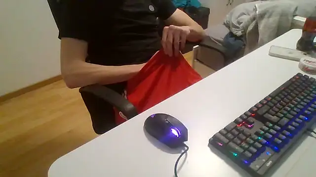 Snapshot of elox33 chatting on April 2026 10:27:02 AM elox33 online show from April 2026 10:27:02 AM