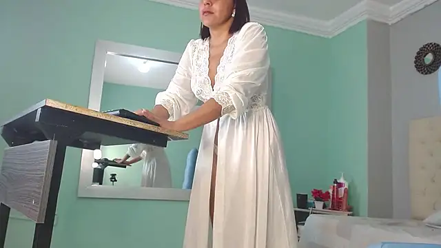 Snapshot of salome_aguilar chatting on September 2025 01:13:01 PM salome aguilar online show from September 2025 01:13:01 PM