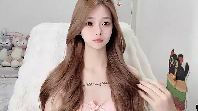 xiaoyugan-99 online show from November 2025 04:17:01 PM