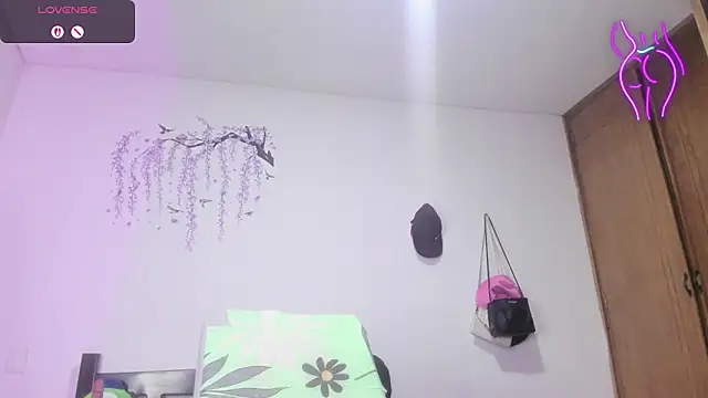 lustlunna online show from May 2026 02:06:01 AM
