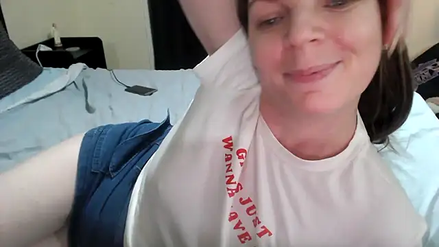 aussiepeaches online show from January 2026 01:37:02 PM