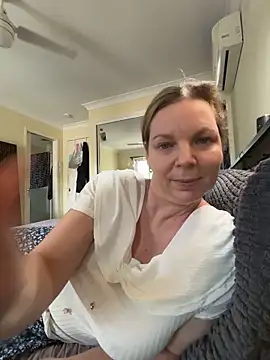 aussiepeaches online show from February 2026 04:10:01 AM