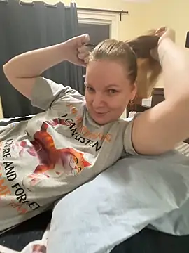 aussiepeaches online show from November 2025 02:01:01 PM