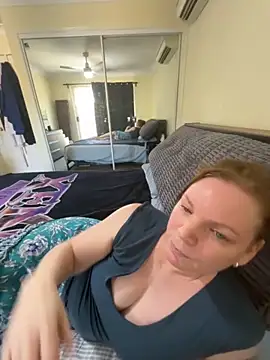 aussiepeaches online show from November 2025 01:55:02 AM