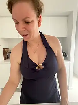 aussiepeaches online show from June 2026 12:16:02 AM
