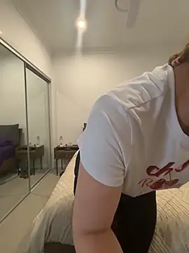 aussiepeaches online show from June 2026 12:27:01 AM