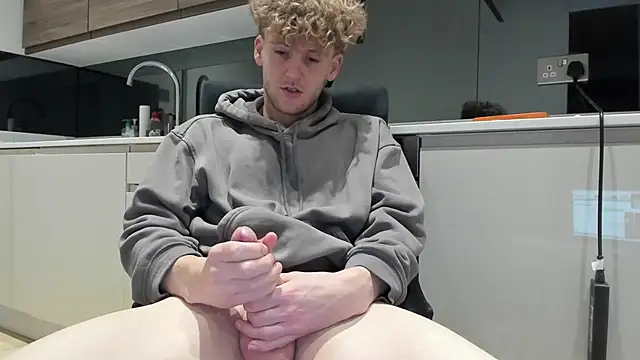 DominantAlex18 online show from November 2025 07:28:01 PM