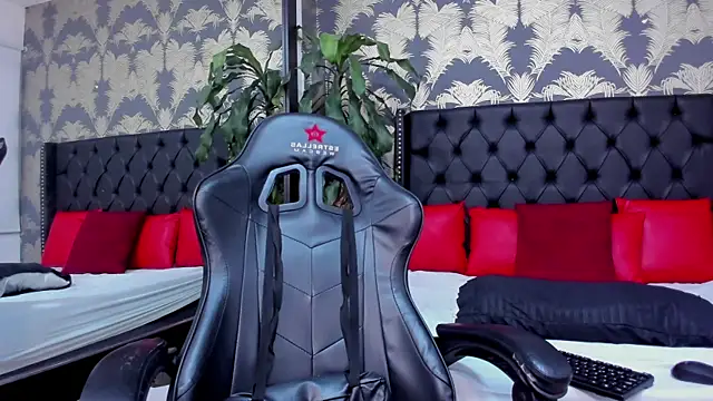 Lean Portman online show from April 2026 01:39:02 PM