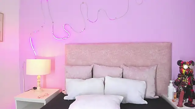 EmaRae1499 online show from November 2025 07:47:01 PM