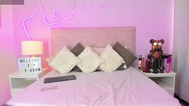 EmaRae1499 online show from September 2025 05:12:01 PM