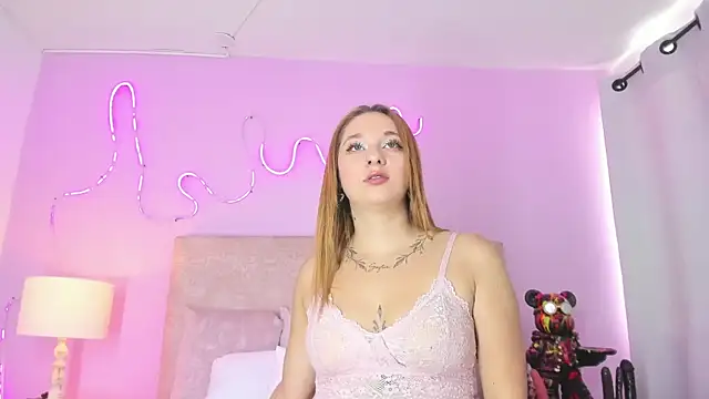 EmaRae1499 online show from November 2025 04:40:01 PM