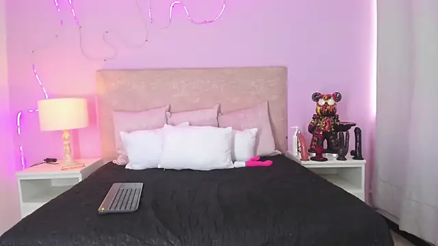 EmaRae1499 online show from November 2025 03:38:01 PM