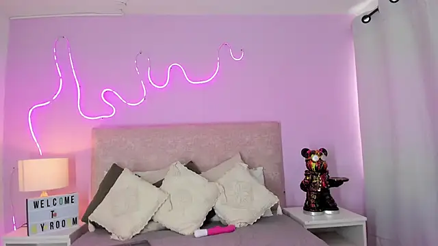 EmaRae1499 online show from October 2025 07:59:02 PM