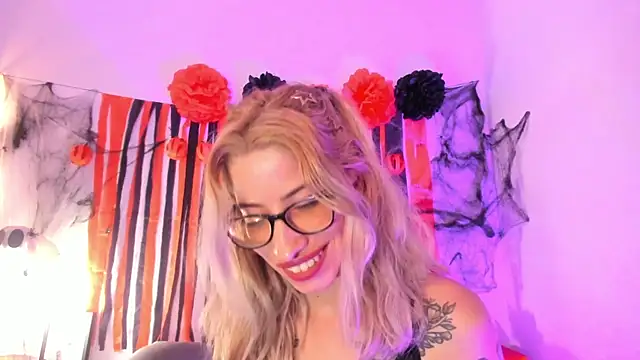Snapshot of MerryyMendez chatting on October 2025 08:43:01 PM MerryyMendez online show from October 2025 08:43:01 PM
