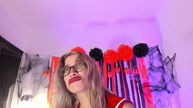 Snapshot of MerryyMendez chatting on October 2025 01:17:01 AM MerryyMendez online show from October 2025 01:17:01 AM