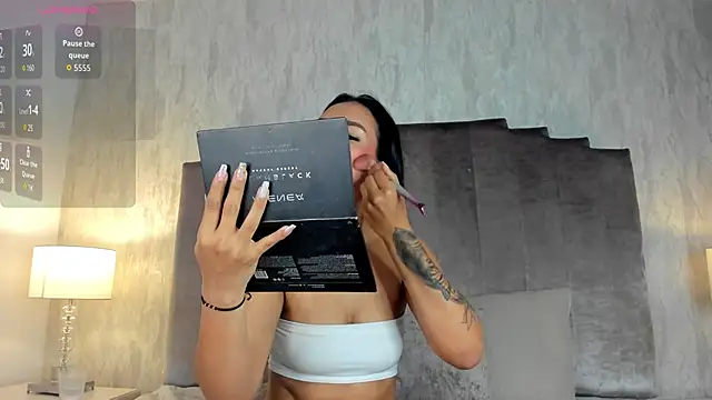 Snapshot of salma_lutz chatting on February 2026 12:33:01 PM salma lutz online show from February 2026 12:33:01 PM