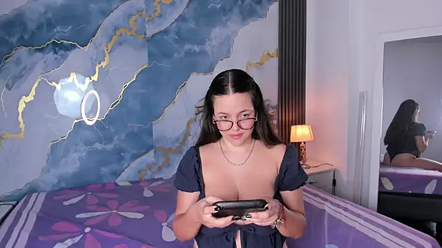 Snapshot of KateMoorex chatting on November 2025 11:58:02 AM KateMoorex online show from November 2025 11:58:02 AM