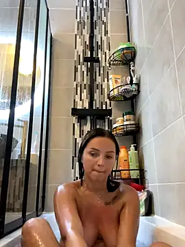 Snapshot of madiiy chatting on September 2025 08:02:01 AM madiiy online show from September 2025 08:02:01 AM