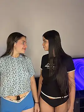 Snapshot of Ashley_and_Zoe chatting on July 2026 10:43:02 PM Ashley and Zoe online show from July 2026 10:43:02 PM