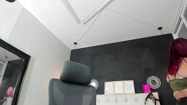 Snapshot of Eva_hot_1 chatting on December 2025 01:10:01 PM Eva hot 1 online show from December 2025 01:10:01 PM