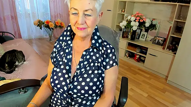 HotandMature online show from February 2026 01:00:01 PM