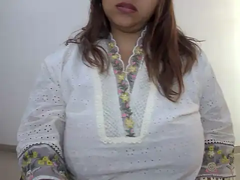 Snapshot of mrymlove chatting on November 2025 05:18:02 AM mrymlove online show from November 2025 05:18:02 AM