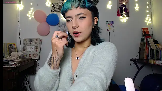 AlmaNanax online show from December 2025 01:11:01 AM