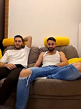 Amicisegreti online show from May 2026 06:44:01 PM
