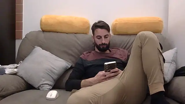 Amicisegreti online show from March 2026 09:11:02 PM