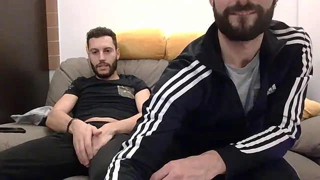 Amicisegreti online show from November 2025 09:48:01 PM