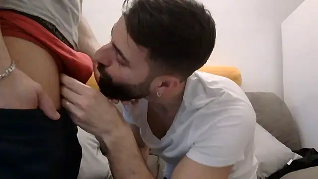 Amicisegreti online show from February 2026 05:24:02 PM